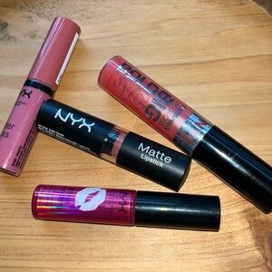 Bundle of NYX Lip Glosses, Plumping & 1 Mat Finish Not Tested & Unsealed